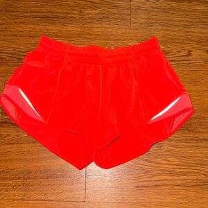 Lululemon Hotty Hot Low Rise Short 2.5”